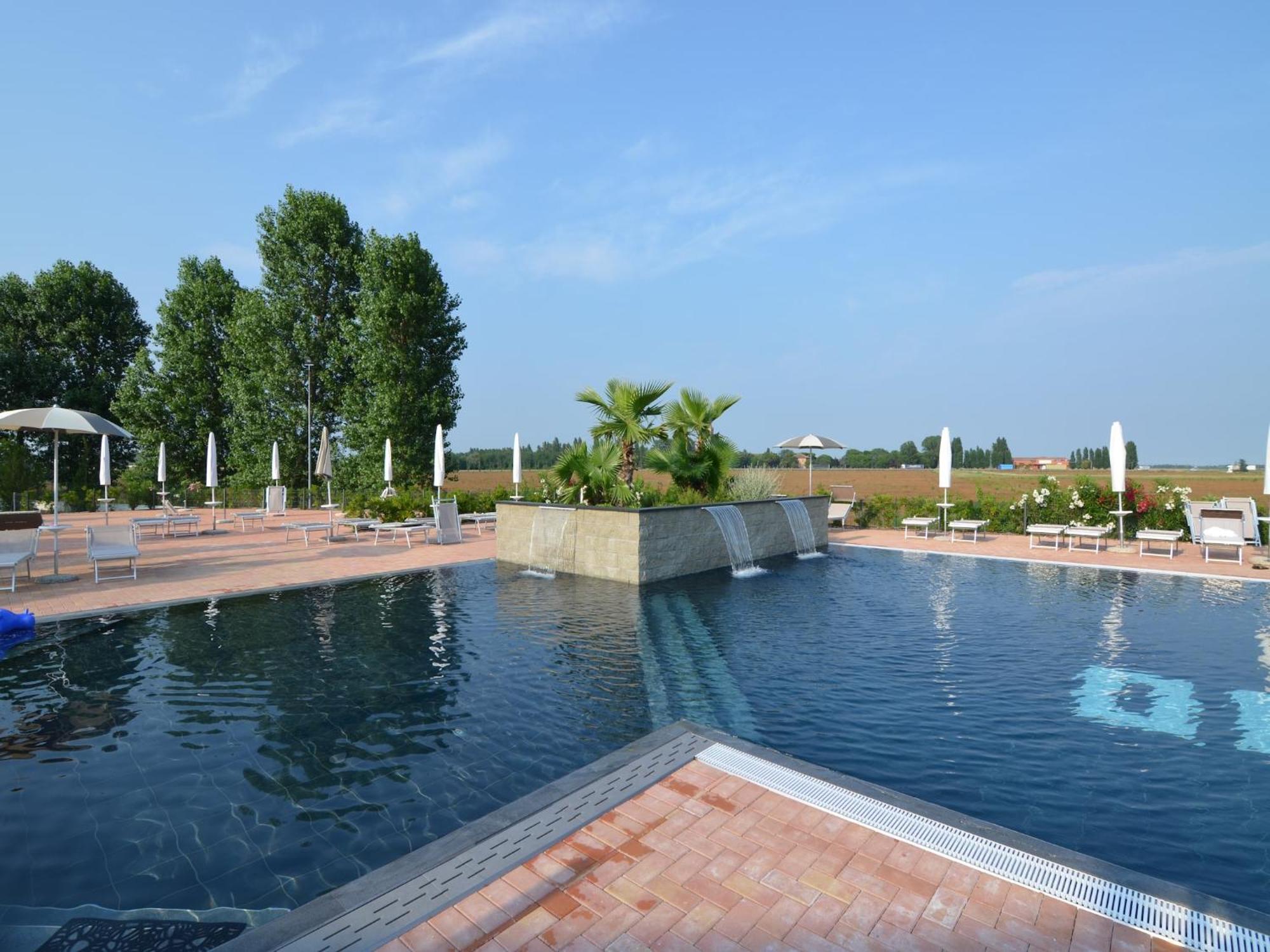 Characteristic Apartment In Codigoro With Pool Экстерьер фото